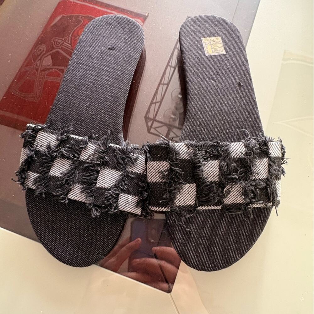 Black & White Checkered Frayed Slide Sandals Women’s Size 9 (EU 40)